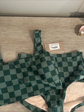 Albion Fit Swimsuit (Too and Bottom)